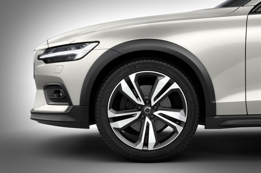 Колеса Volvo V60 T5 Cross Country 2018 года  (WW) (фото 25 из 44)